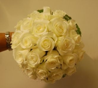 Webbrudebukett, hvite roser